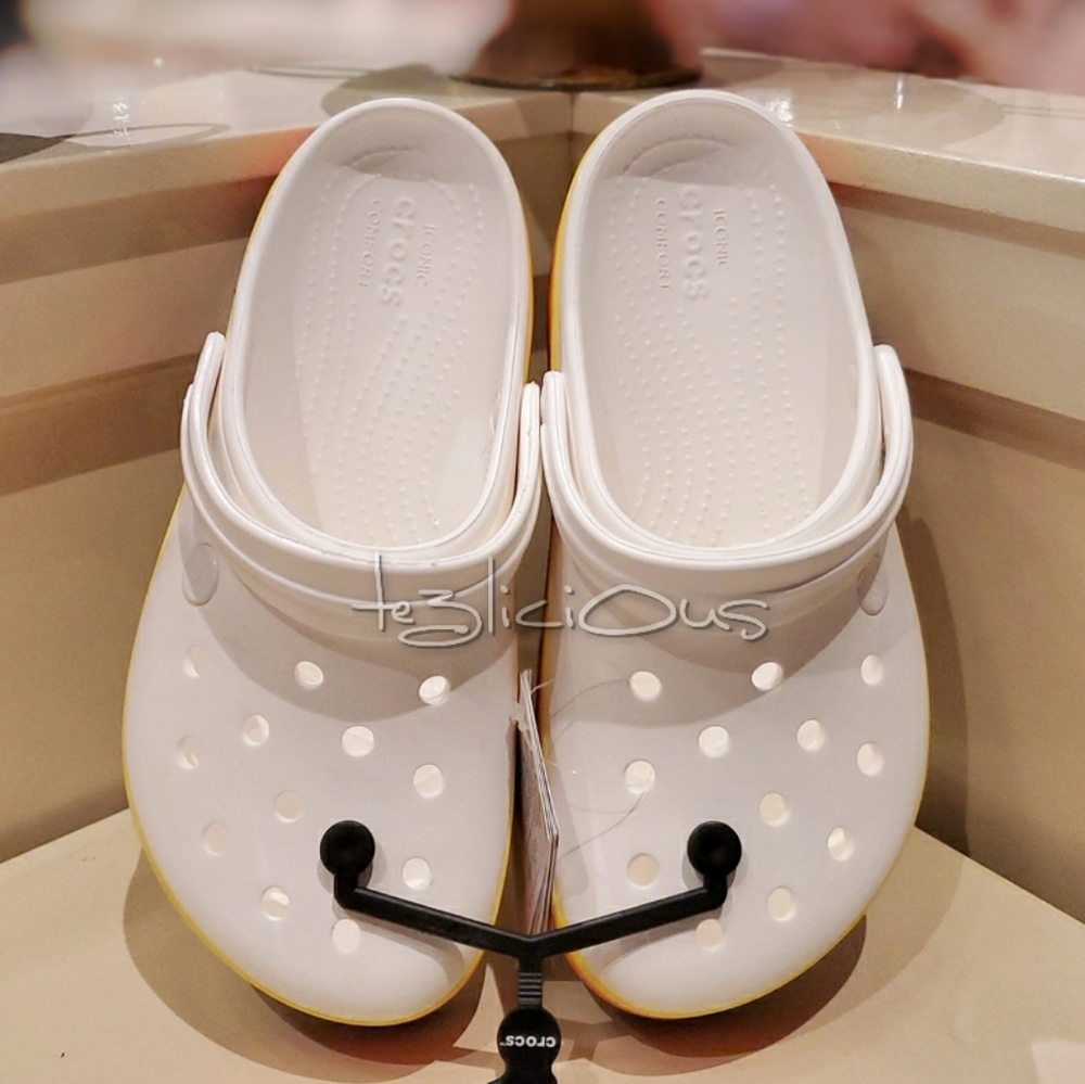 DISNEY PARKS RETRO PLATFORM CROCS - Picture 2 of 8